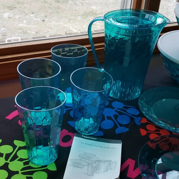 NEW - TUPPERWARE ICE PRISMS SERVING COLLECTION